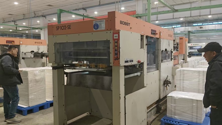 Die cutting Bobst SP 102-SE