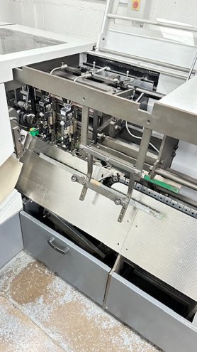 Stitching and folding Heidelberg Stitchmaster ST 100