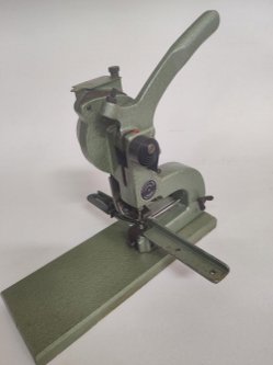 Eye letting machines Hang Piccolo III